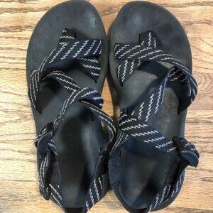 Madden Girl Hiking sandals, size:6, black and white